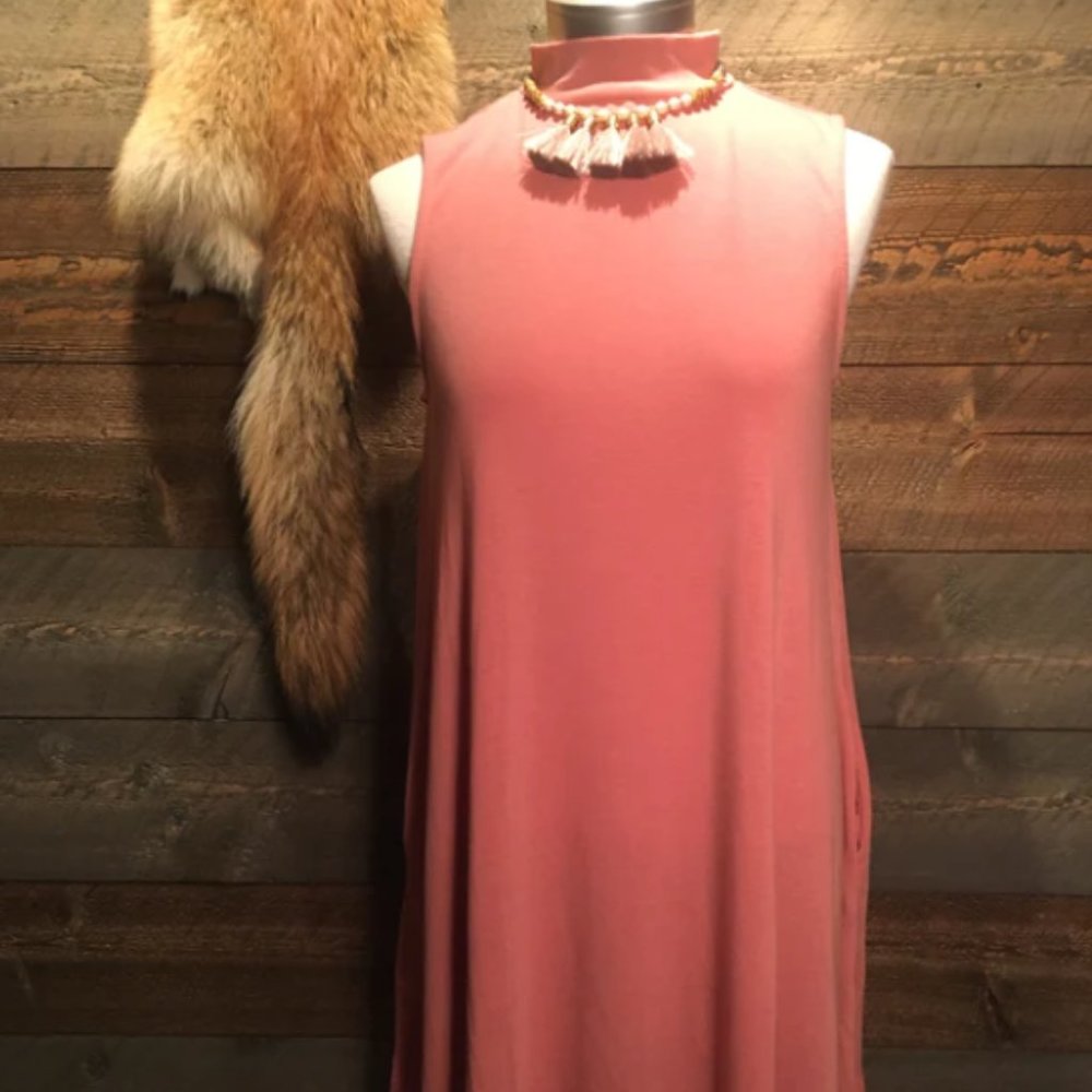 SLEEVELESS FLOWY HIGH NECK DRESS